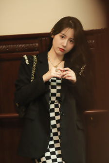 美女把裤子脱了让男人桶